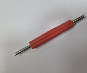ALAT ZA VADJENJE IGLICASTIH VENTILA ELKE